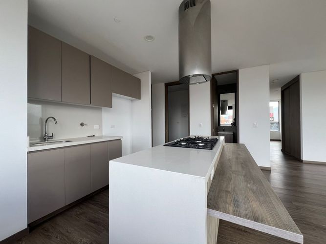 Apartamento de 2 alcobas en arriendo en El Poblado, Medellín, 106 m² · foto 4 de 14
