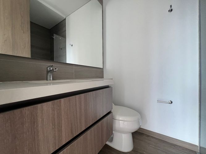 Apartamento de 2 alcobas en arriendo en El Poblado, Medellín, 106 m² · foto 12 de 14