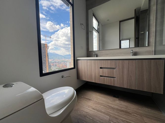 Apartamento de 2 alcobas en arriendo en El Poblado, Medellín, 106 m² · foto 13 de 14