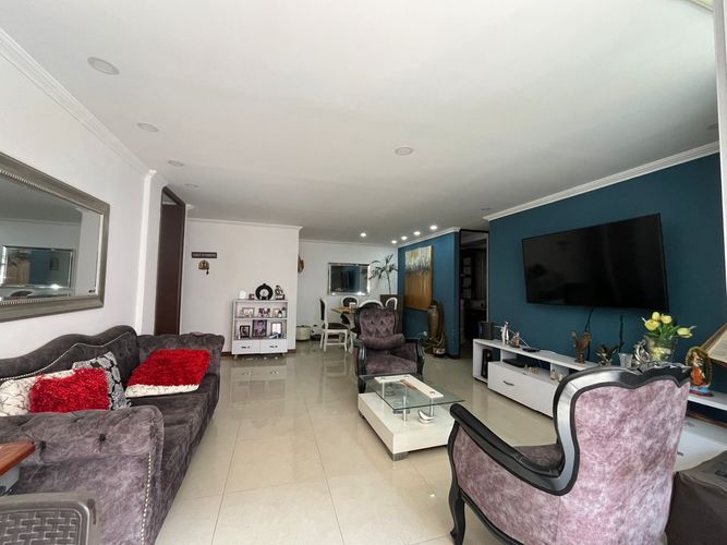 Apartamento de 3 alcobas en venta en El Poblado, Medellín, 89 m² · foto 2 de 9