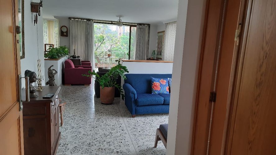 Apartamento de 4 alcobas en venta en Las Lomas, Medellín, 253 m² · foto 2 de 16