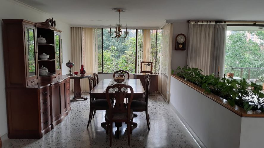 Apartamento de 4 alcobas en venta en Las Lomas, Medellín, 253 m² · foto 5 de 16