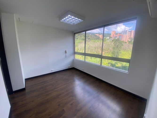 Oficina en arriendo en El Poblado, Medellín, 100 m² · foto 3 de 12