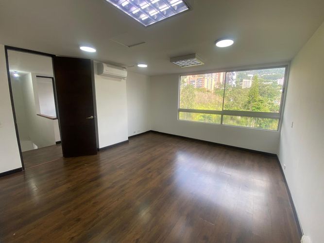 Oficina en arriendo en El Poblado, Medellín, 100 m² · foto 2 de 12