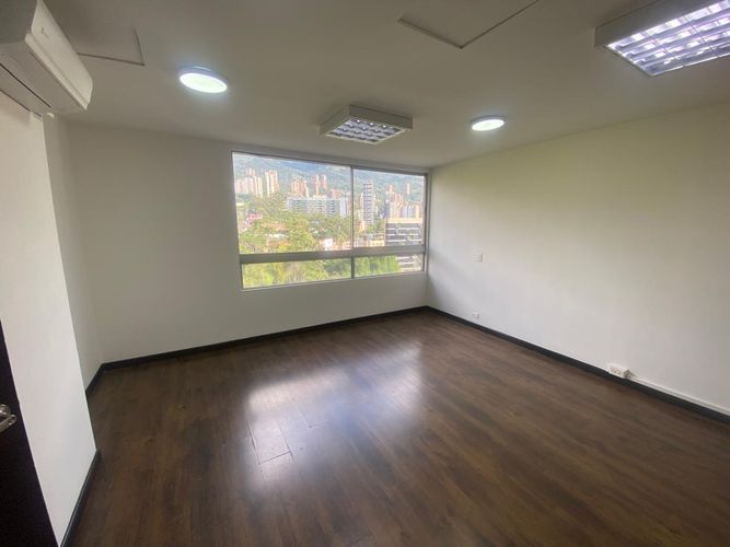 Oficina en arriendo en El Poblado, Medellín, 100 m² · foto 8 de 12