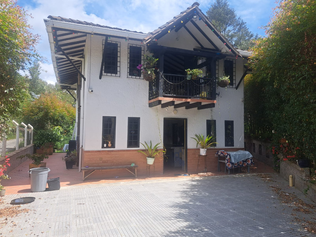 3BR Country House in Aeropuerto (200 m²) for Sale