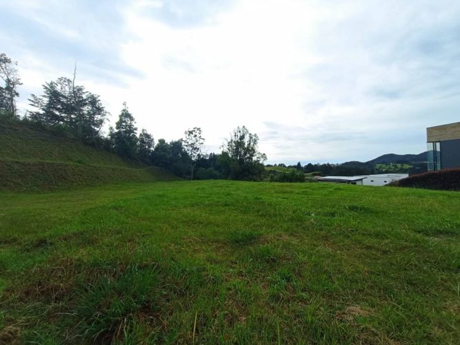 Lote en venta en Pantanillo, Envigado, 3648 m² · foto 2 de 11