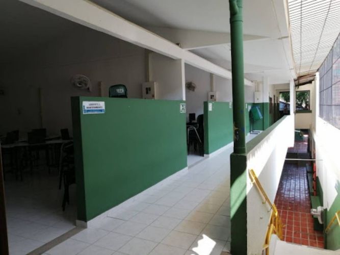 Edificio en venta en Bretaña, Cali, 1043 m² · foto 2 de 10