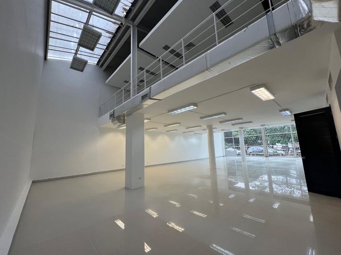 Local en arriendo en El Bosque, Cali, 450 m² · foto 2 de 20