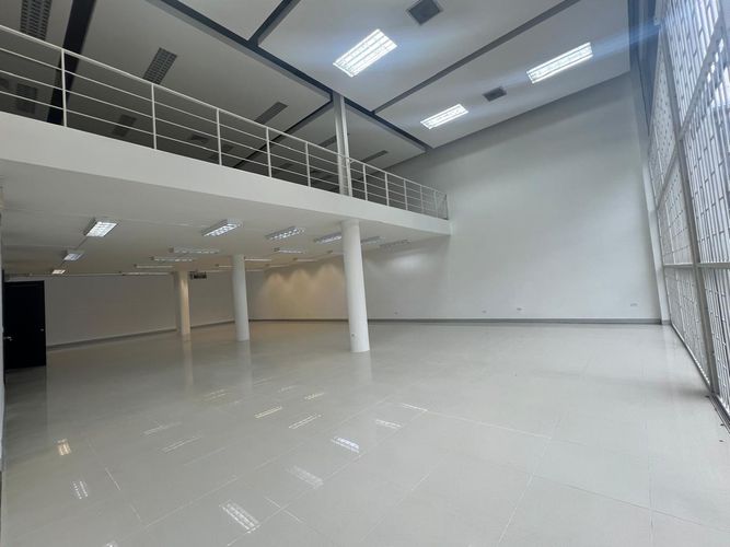 Local en arriendo en El Bosque, Cali, 450 m² · foto 3 de 20