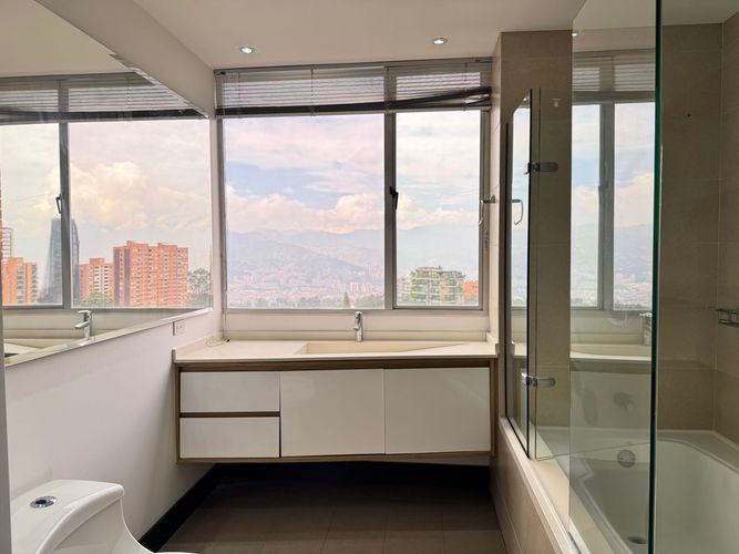 Apartamento de 2 alcobas en arriendo en El Poblado, Medellín, 160 m² · foto 15 de 16