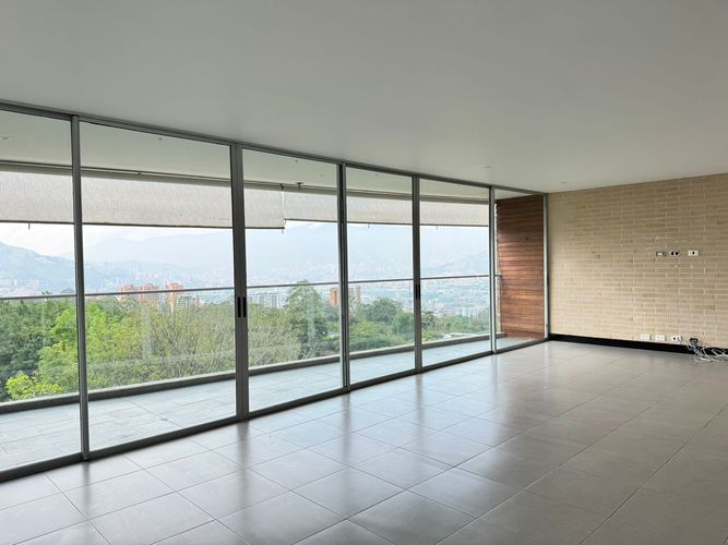 Apartamento de 2 alcobas en arriendo en El Poblado, Medellín, 160 m² · foto 2 de 16