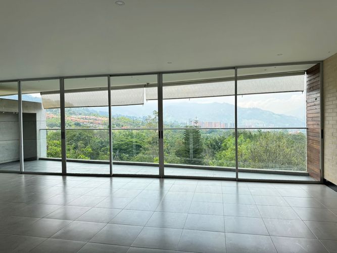 Apartamento de 2 alcobas en arriendo en El Poblado, Medellín, 160 m² · foto 3 de 16