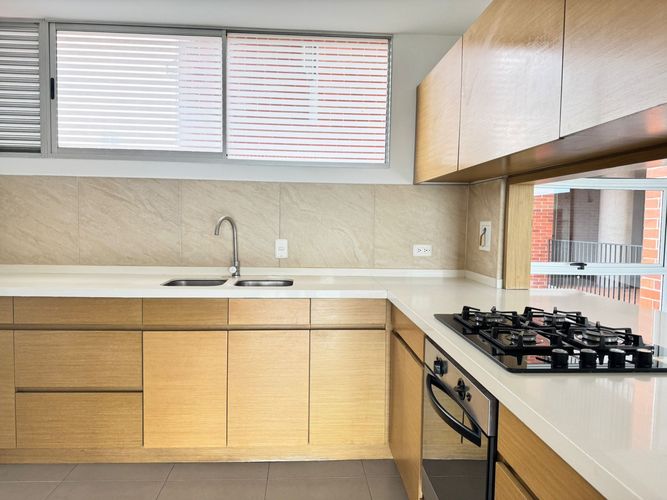 Apartamento de 2 alcobas en arriendo en El Poblado, Medellín, 160 m² · foto 7 de 16