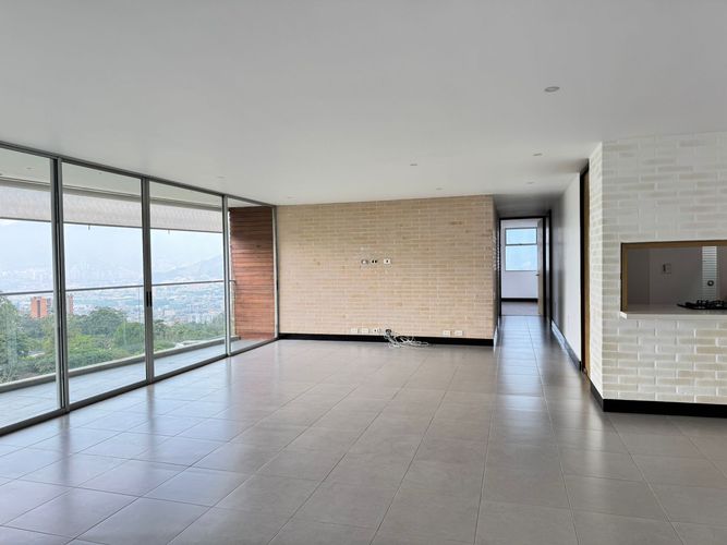 Apartamento de 2 alcobas en venta en El Poblado, Medellín, 160 m² · foto 6 de 16