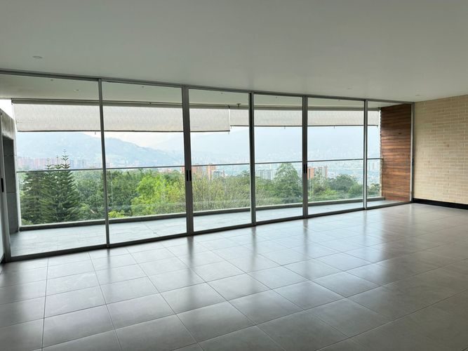Apartamento de 2 alcobas en venta en El Poblado, Medellín, 160 m² · foto 4 de 16