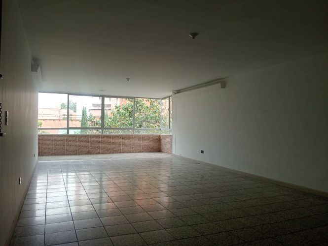Apartamento de 3 alcobas en arriendo en Laureles, Medellín, 168 m² · foto 3 de 20