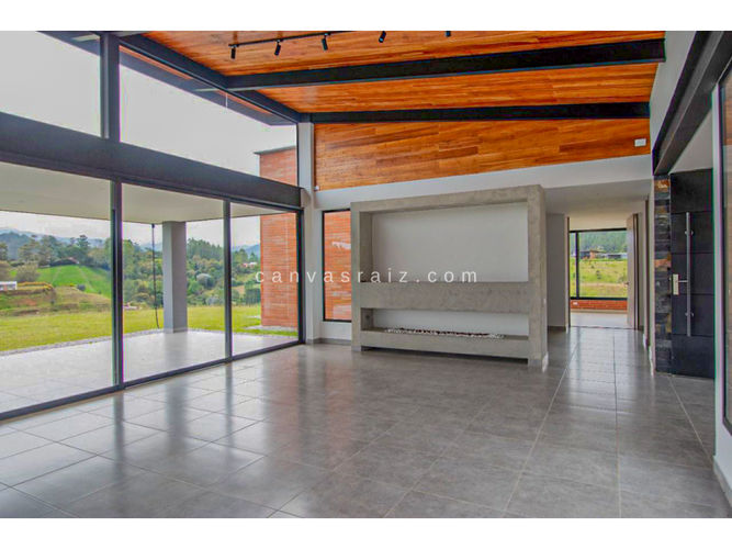 Casa de 3 alcobas en venta en Pantanillo, El Retiro, 358 m² · foto 2 de 8