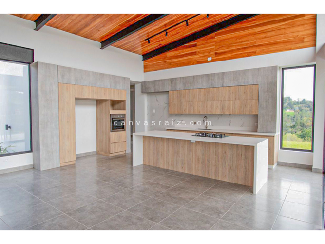 Casa de 3 alcobas en venta en Pantanillo, El Retiro, 358 m² · foto 4 de 8