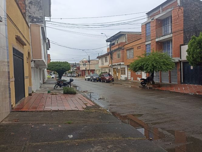 Casa de 5 alcobas en venta en Bretaña, Cali, 198 m² · foto 2 de 11