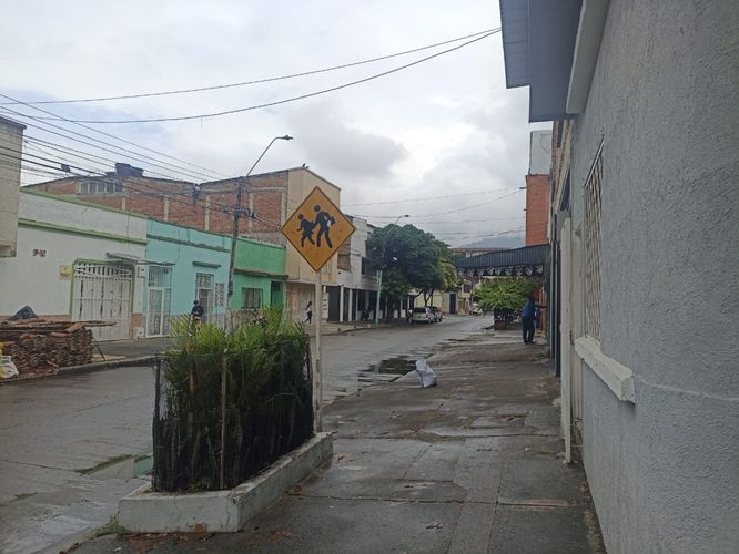 Casa de 5 alcobas en venta en Bretaña, Cali, 198 m² · foto 3 de 11