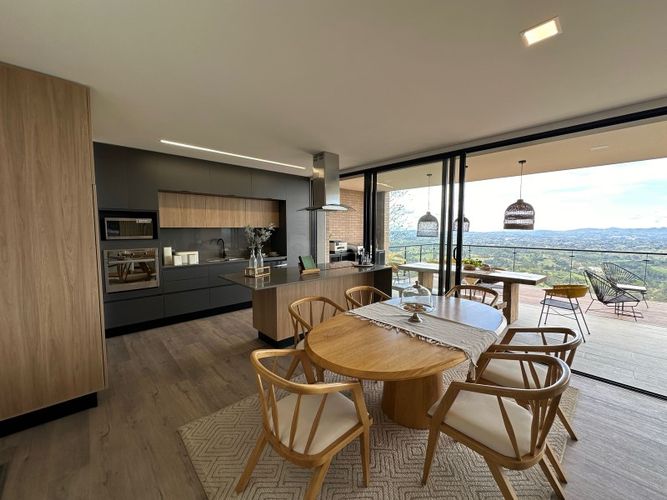 Casa de 3 alcobas en venta en El Porvenir, Rionegro, 328 m² · foto 3 de 12