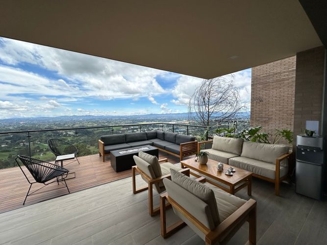 Casa de 3 alcobas en venta en El Porvenir, Rionegro, 328 m² · foto 6 de 12