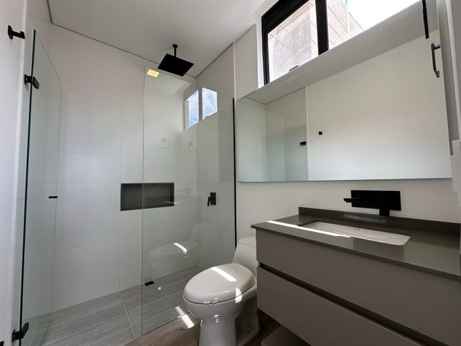 Casa de 3 alcobas en venta en El Porvenir, Rionegro, 328 m² · foto 9 de 12