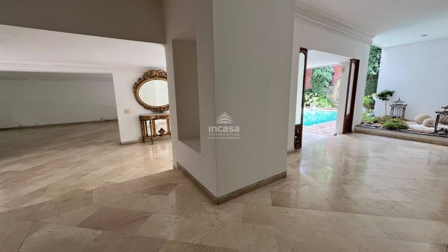 Casa de 5 alcobas en venta en Santa Rita, Cali, 680 m² · foto 2 de 24
