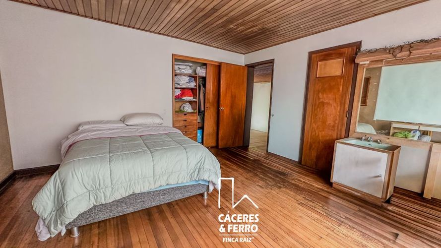 Casa de 6 alcobas en venta en Las Americas, Bogotá, 529 m² · foto 10 de 18