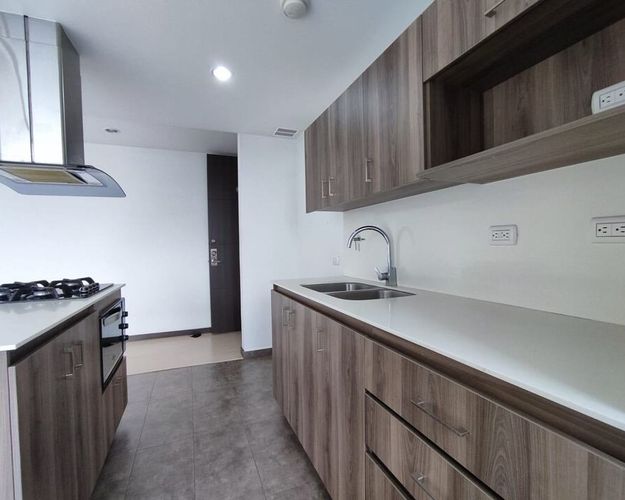 Apartamento de 3 alcobas en arriendo en Loma Del Esmeraldal, Envigado, 100 m² · foto 7 de 11