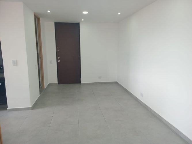 Apartamento de 3 alcobas en arriendo en Loma Del Indio, Medellín, 90 m² · foto 2 de 18