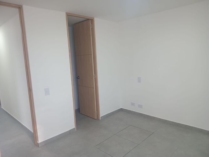 Apartamento de 3 alcobas en arriendo en Loma Del Indio, Medellín, 90 m² · foto 11 de 18