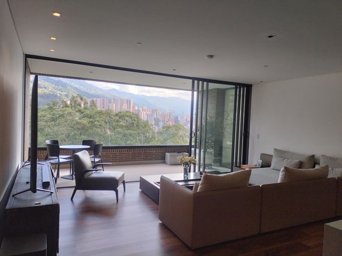 Apartamento de 2 alcobas en venta en El Poblado, Medellín, 117 m² · foto 3 de 17