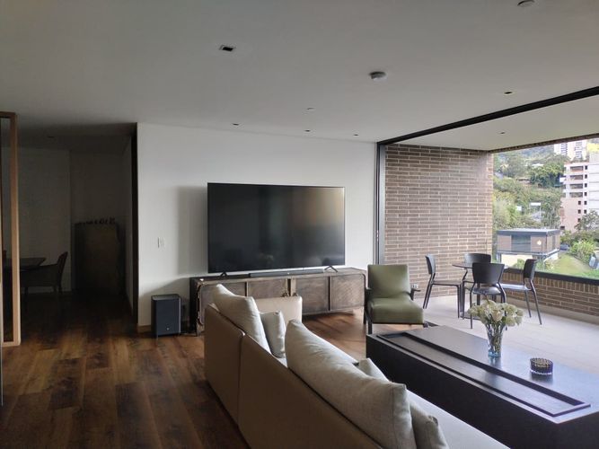 Apartamento de 2 alcobas en venta en El Poblado, Medellín, 117 m² · foto 2 de 17