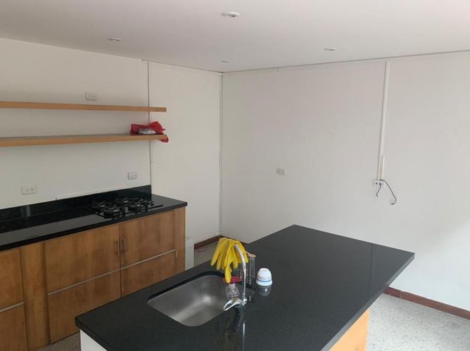 Casa de 6 alcobas en venta en Los Rosales, Bogotá, 400 m² · foto 7 de 24