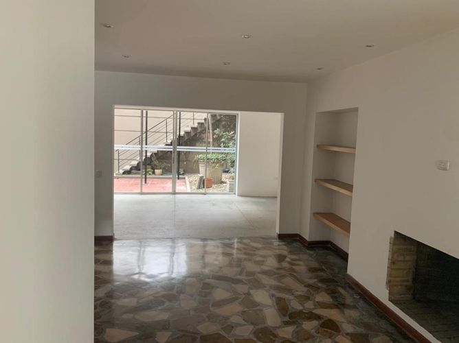 Casa de 6 alcobas en venta en Los Rosales, Bogotá, 400 m² · foto 13 de 24