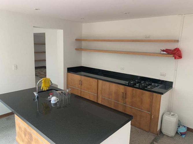 Casa de 6 alcobas en venta en Los Rosales, Bogotá, 400 m² · foto 8 de 24