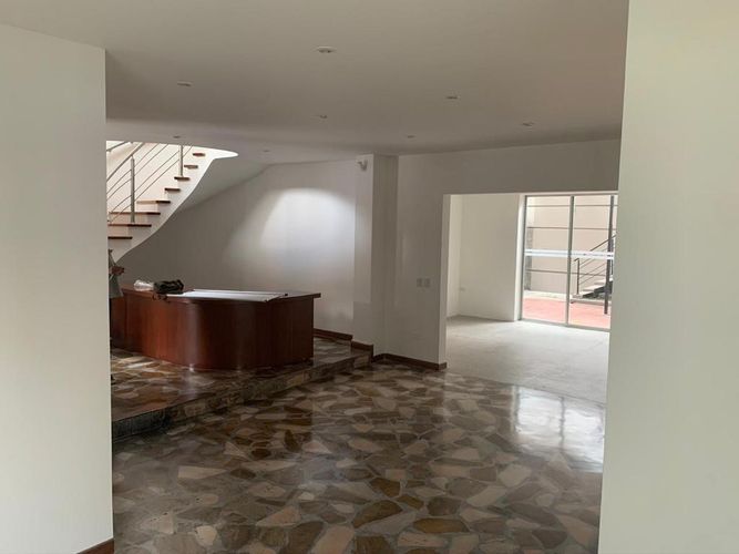Casa de 6 alcobas en venta en Los Rosales, Bogotá, 400 m² · foto 12 de 24