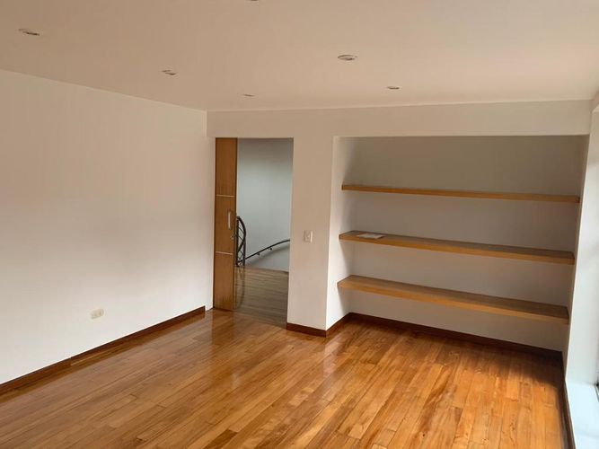 Casa de 6 alcobas en venta en Los Rosales, Bogotá, 400 m² · foto 17 de 24