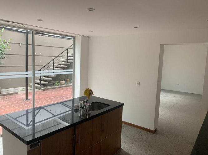 Casa de 6 alcobas en venta en Los Rosales, Bogotá, 400 m² · foto 18 de 24