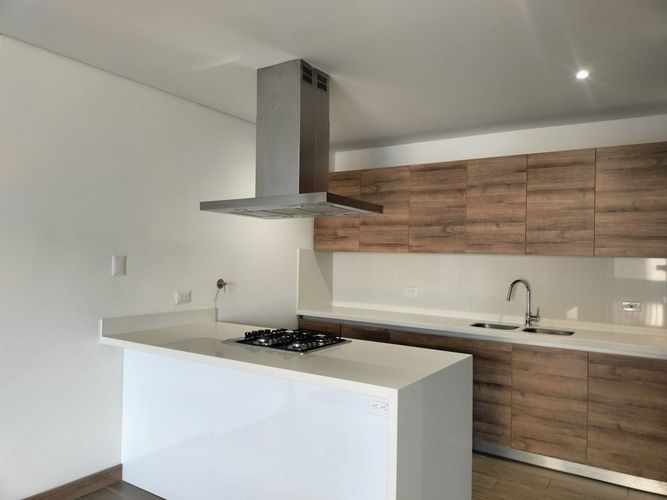 Apartamento en venta en El Poblado, Medellín · foto 6 de 14