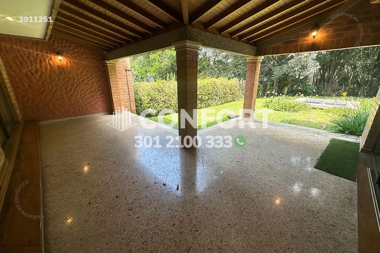 Casa de 5 alcobas en arriendo en San Lucas, Medellín, 330 m² · foto 5 de 24