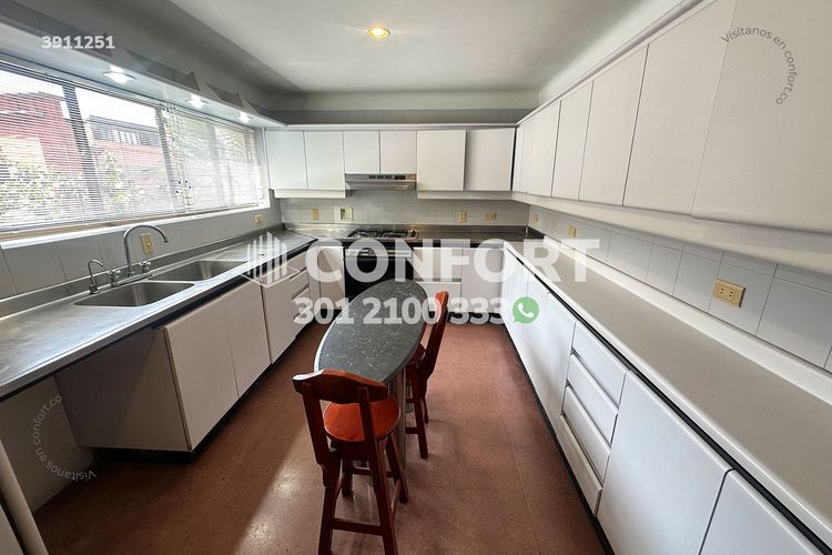 Casa de 5 alcobas en arriendo en San Lucas, Medellín, 330 m² · foto 8 de 24