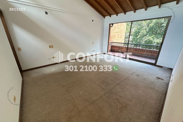 Casa de 5 alcobas en arriendo en San Lucas, Medellín, 330 m² · foto 18 de 24
