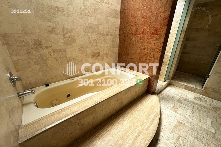 Casa de 5 alcobas en arriendo en San Lucas, Medellín, 330 m² · foto 24 de 24