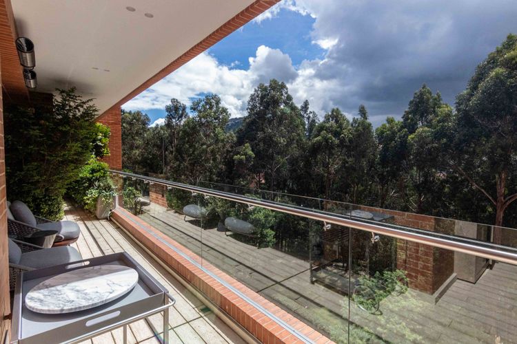 Apartamento de 3 alcobas en venta en Cerros De Los Alpes, Bogotá, 332 m² · foto 11 de 24