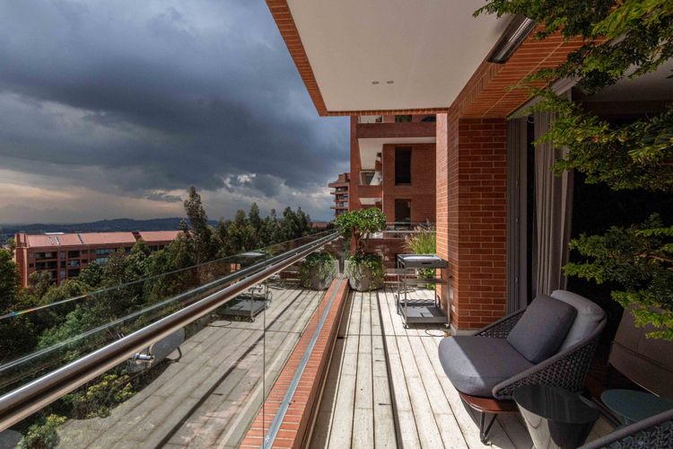 Apartamento de 3 alcobas en venta en Cerros De Los Alpes, Bogotá, 332 m² · foto 12 de 24