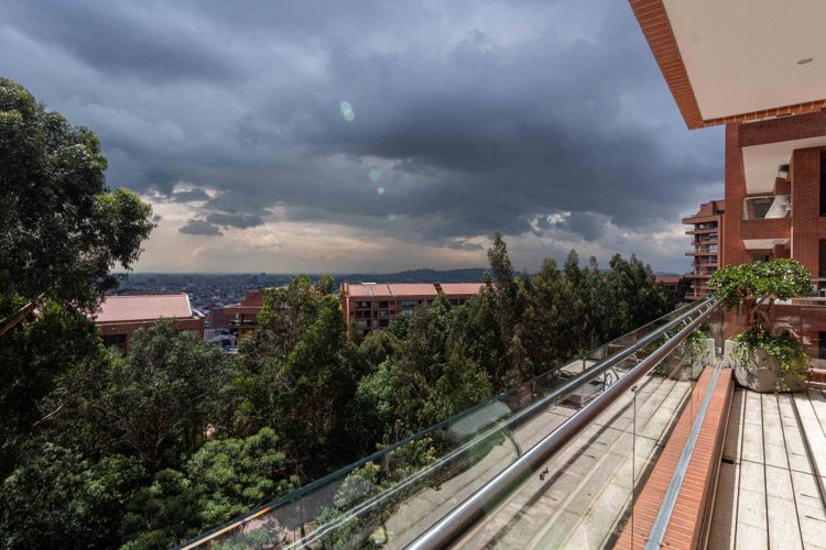 Apartamento de 3 alcobas en venta en Cerros De Los Alpes, Bogotá, 332 m² · foto 13 de 24