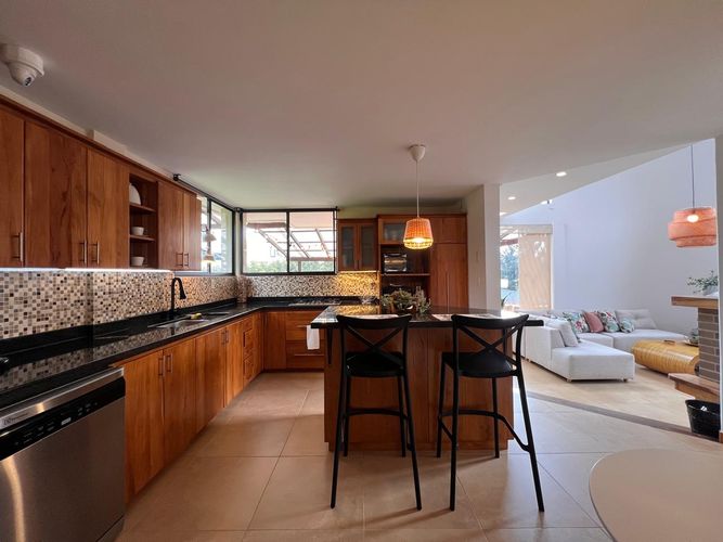 Casa de 4 alcobas en venta en Escobero, Envigado, 1001 m² · foto 2 de 18